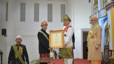 Sultan Palembang Darussalam Berikan Gelar Adat Kepada Para Tokoh Berprestasi