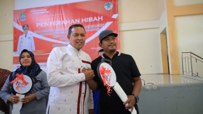Rukun Warga Se-Kota Bekasi Terima Hibah Gerobak Motor dari Walikota Bekasi Tri Adhianto 
