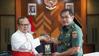 *KSAD Jenderal TNI Maruli Simanjuntak Terima Kunjungan Mgr. Ignatius Kardinal Suharyo*