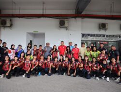 Wali Kota Bekasi Lepas 25 Atlet Sepak Bola Putri Ikuti Kualifikasi Porprov 2026