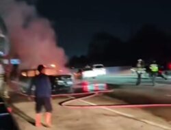Mobil Jeep JETOUR Terbakar Hebat di Tol Jagorawi, Dua Orang Luka Bakar Ringan