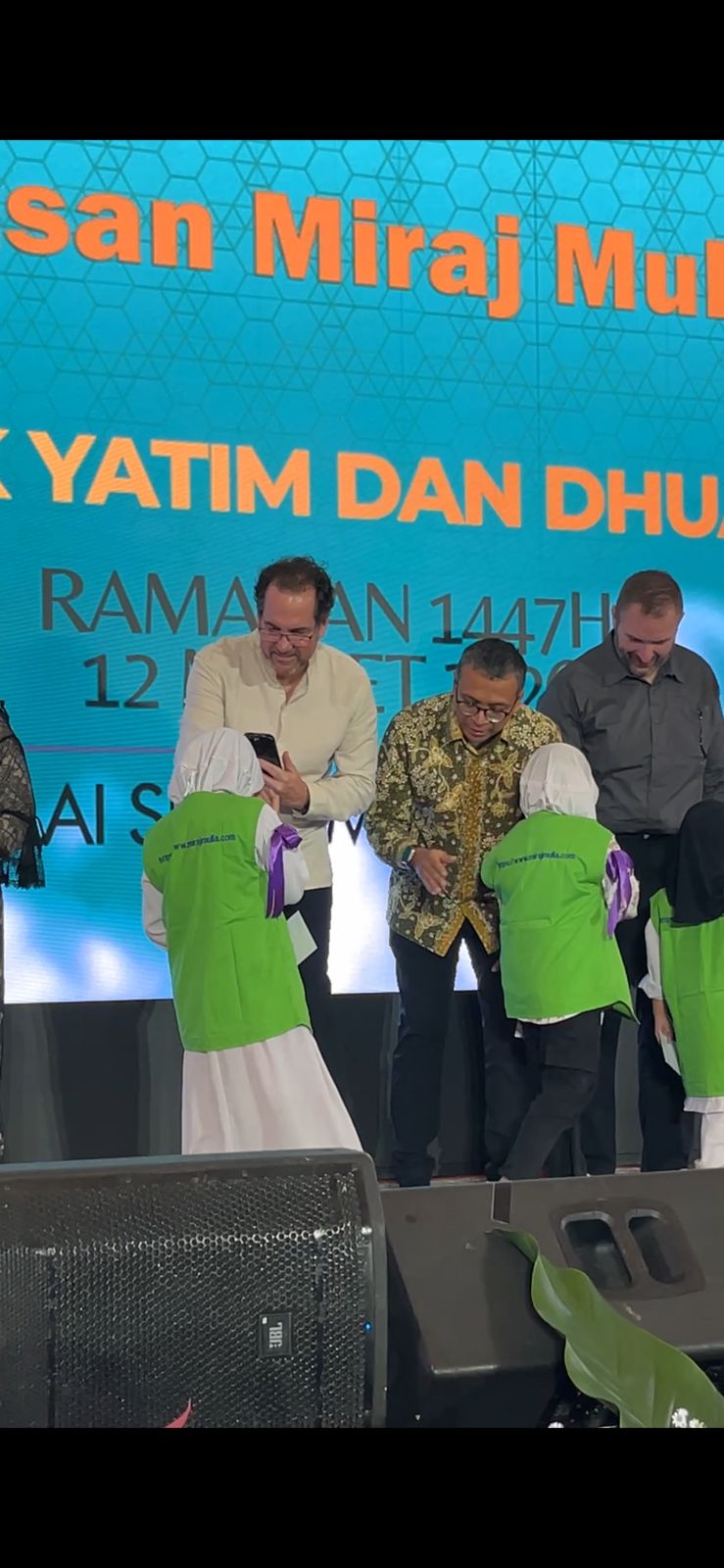Penyerahan santunan dan bingkisan Ramadhan