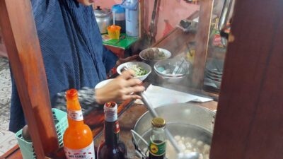 Pedagang Bakso Panen Rezeki Saat Lebaran