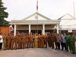 Usai Pengecoran Halaman Kantor Desa, Pemdes Sumberjaya Gelar Apel Perdana Penuh Optimisme