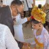 Lestarikan Tradisi Leluhur 45 Peserta Ikuti Upacara Potong Gigi Massal di Bali