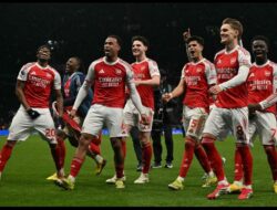 Setelah Menunggu 22 Tahun, Akhirnya Asrsenal Angkat Trofi di Premier League