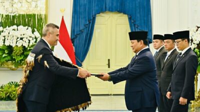 Delapan Duta Besar Negara Sahabat Menyerahkan Surat Kepercayaan Kepada Presiden di Istana Merdeka