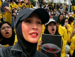 Zaskia Mecca Hadir di Tengah Aksi Mahasiswa, Sediakan Logistik dan Tiga Ambulans