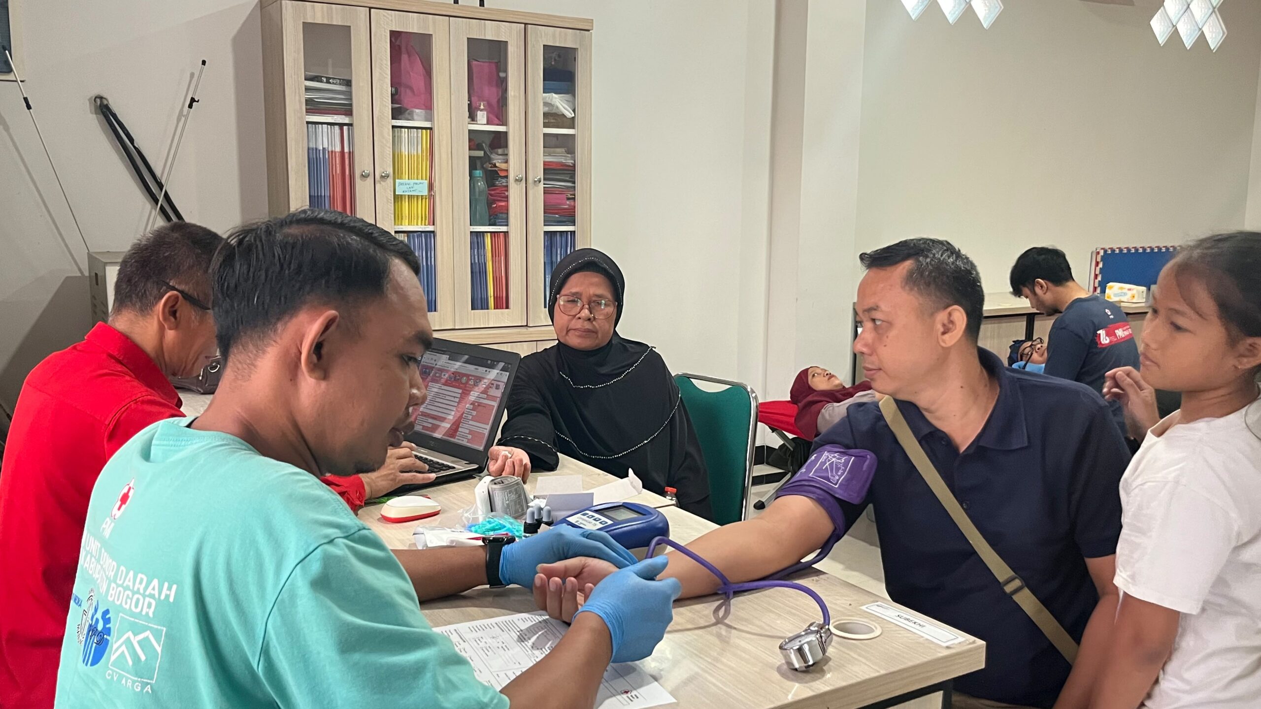 Antusias warga mengikuti donor darah