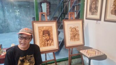 Rudi Winarso: Dari Lukisan Ampas Kopi hingga Becak Listrik Android, Seniman Jogja yang Dekonstruksi Sejarah