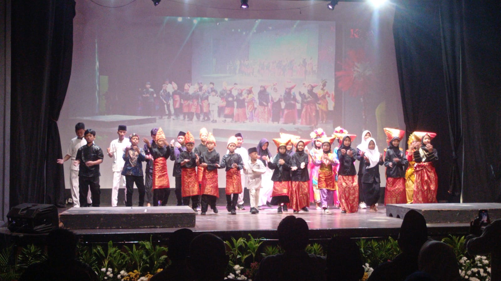 Seni teatrikal kolosal drama