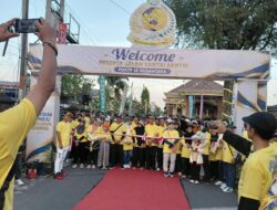  Keluarga Besar Padepokan Dimas Kanjeng Ta’at Pribadi Probolinggo mengadakan jalan santai