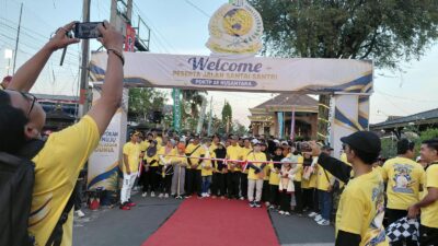  Keluarga Besar Padepokan Dimas Kanjeng Ta’at Pribadi Probolinggo mengadakan jalan santai