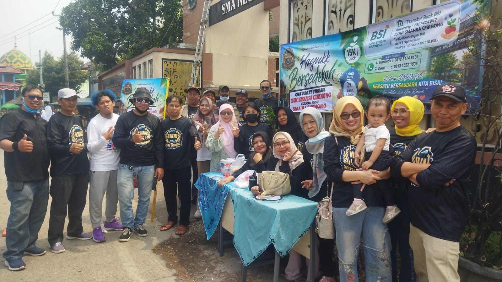 Para Panitia Jumat Berkah ILUNI SMANSA Cibinong